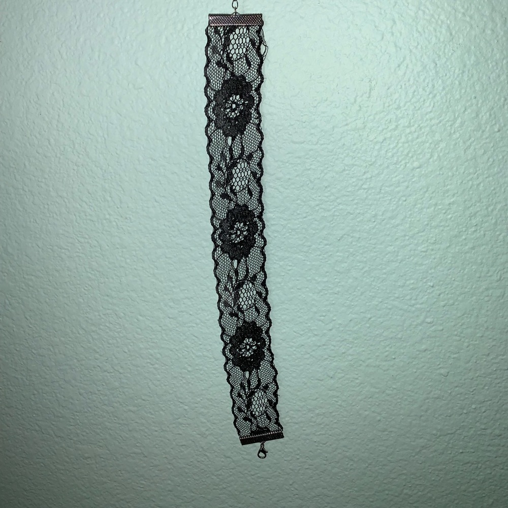 Black lace choker